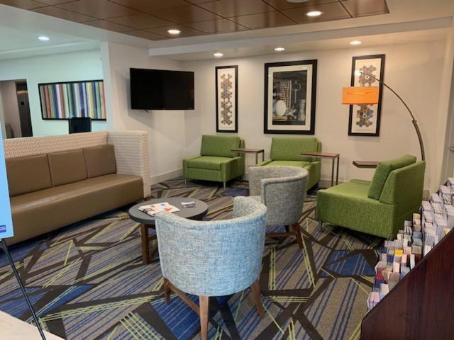 Holiday Inn Express Hotel & Suites Rochester By Ihg Exterior foto
