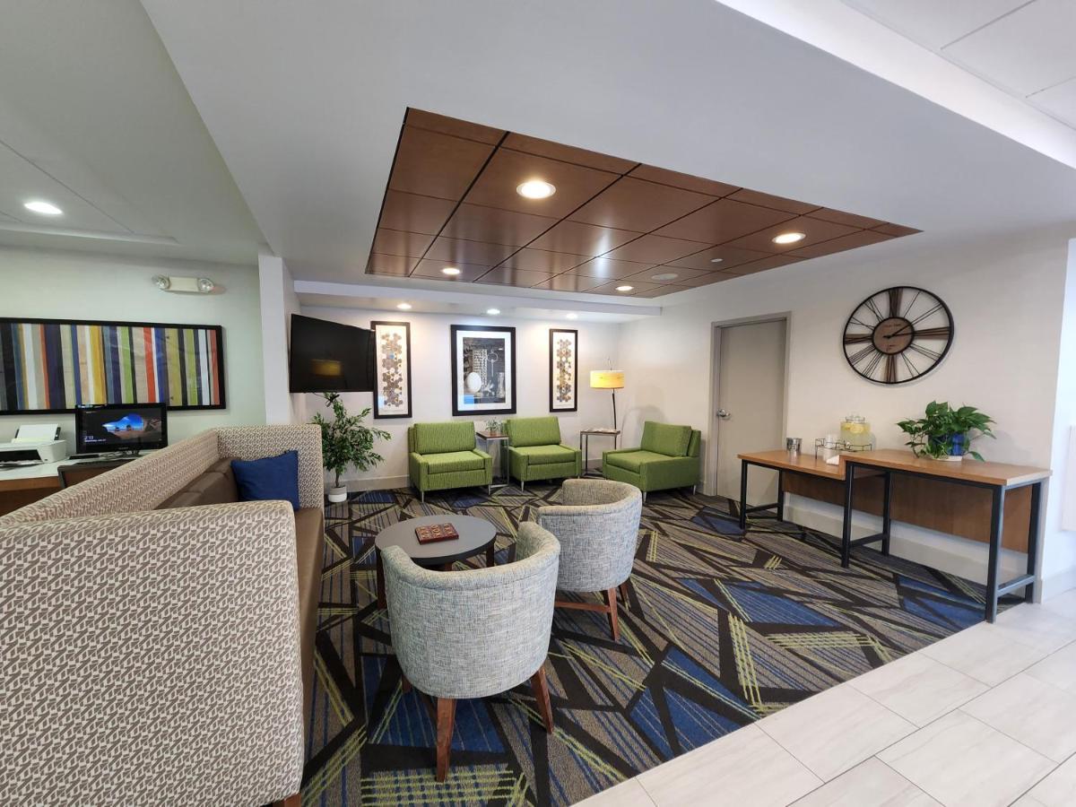 Holiday Inn Express Hotel & Suites Rochester By Ihg Exterior foto